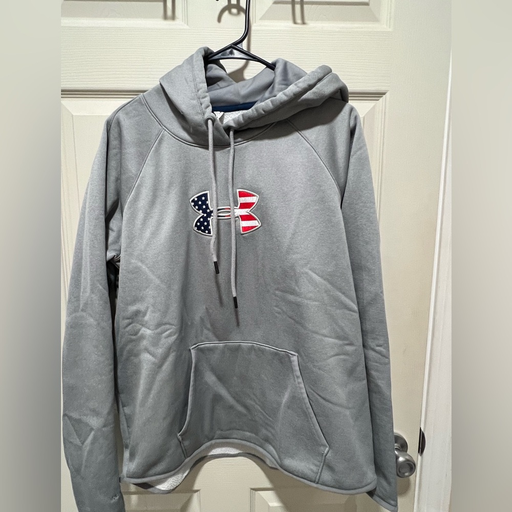 Under Armour Hoodie 🤍